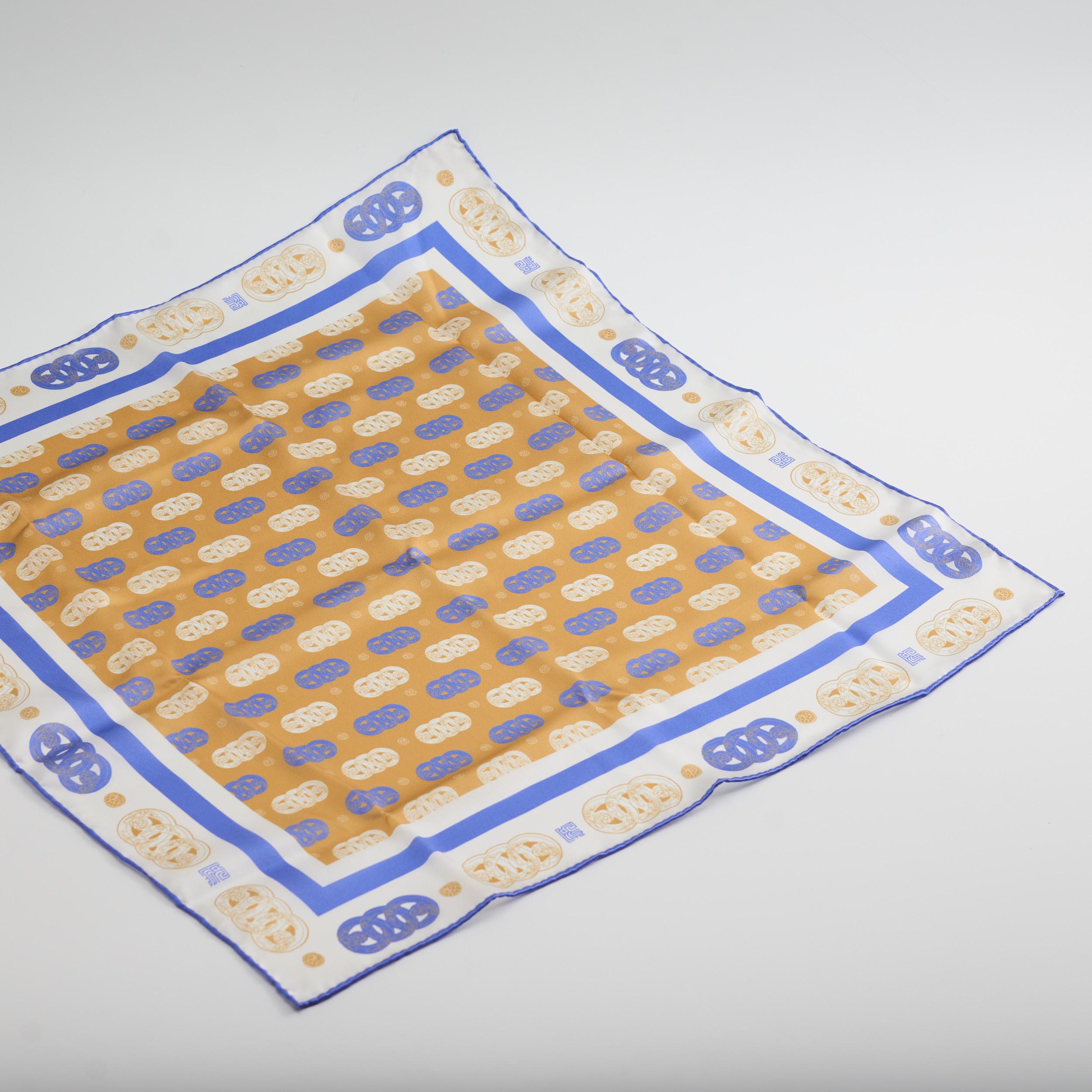 史博紋樣領巾 福氣連連 Blue and White Porcelain Pattern Scarf
